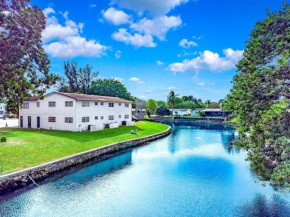 Water View - King Bed - 1st Floor - Palm Wave Says